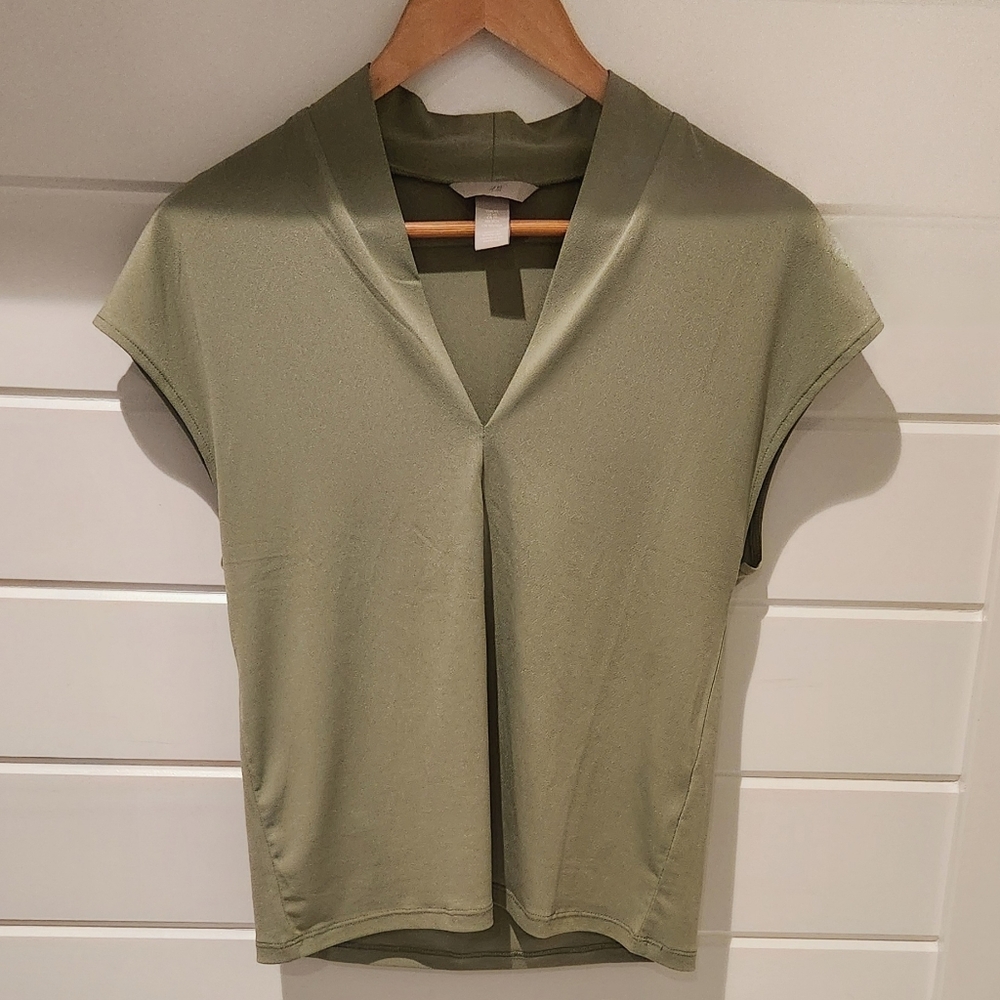 H&M Sage Green Sleeveless Blouse | Size XS | Lightweight & Polished
